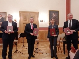 Sujungė jėgas pasirašę keturšalę sutartį