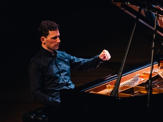 Pianistas Reinis Zarinis:„Atlikdamas aš atiduodu visą save“
