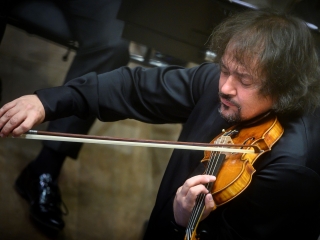 Sergejus Krylovas ir Lietuvos kamerinis orkestras su draugais žiemą sutinka serenadomis