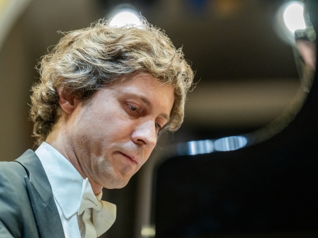 Fortepijono virtuozas Rafał Blechacz ir LNSO ©Dmitrijus Matvejevas