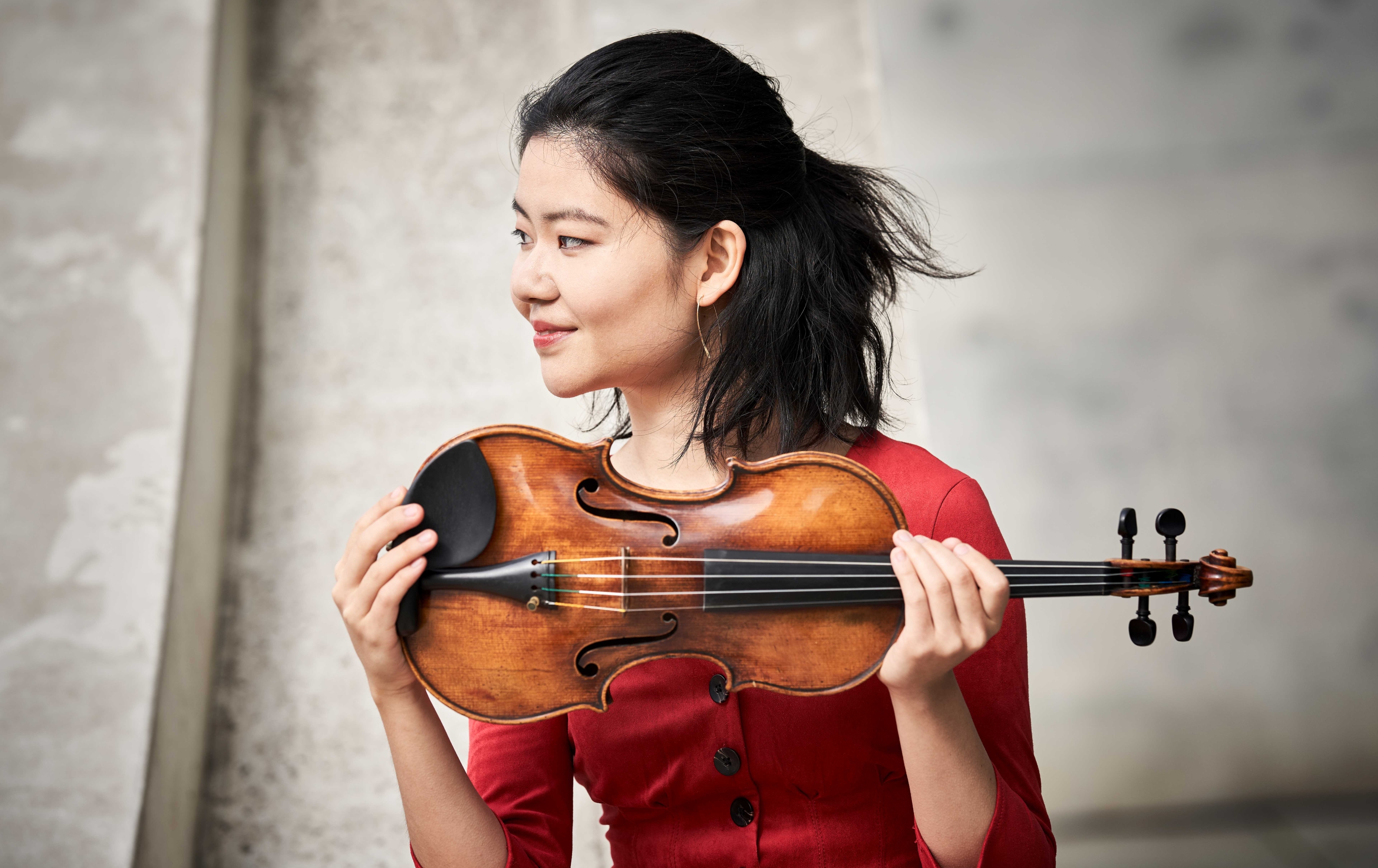 LNSO, dirigentas Victorienas Vanoostenas ir smuikininkė Mayumi Kanagawa koncerte „Didybės aidai“ 